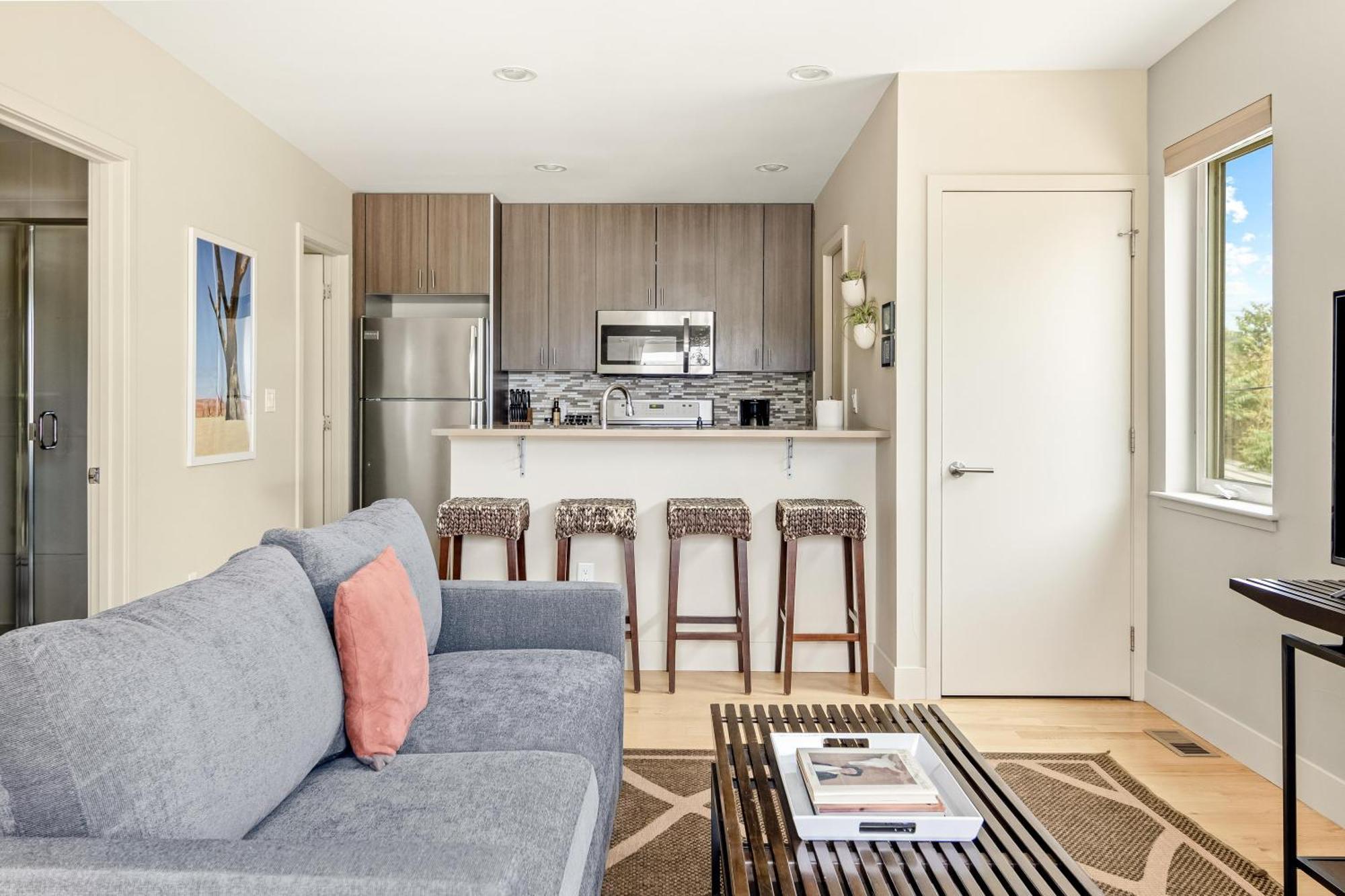 Stunning - Walk Everywhere! Sleeps 6! *
